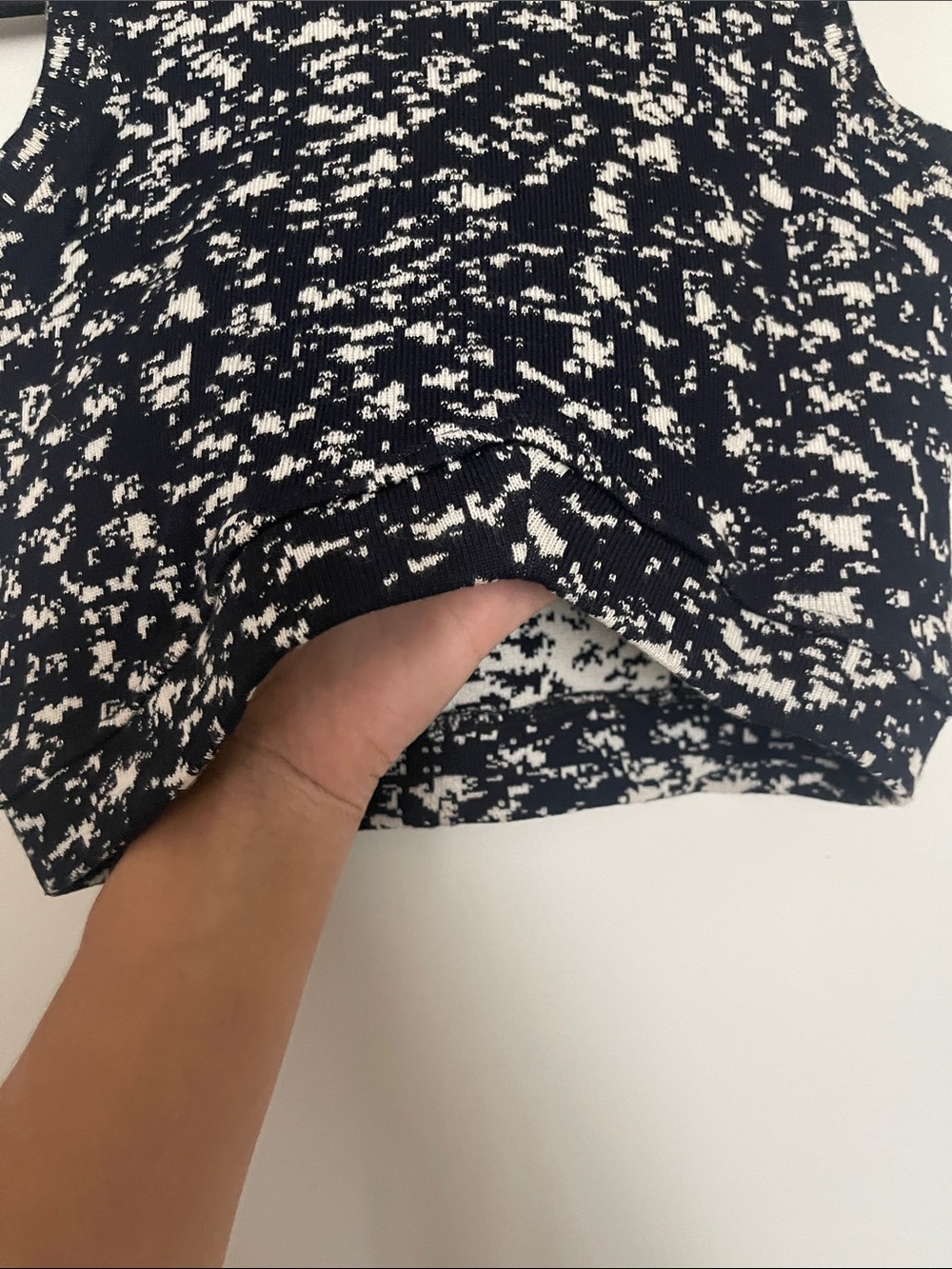 Patterned Knit Crop Tank - Picture 2 of 5